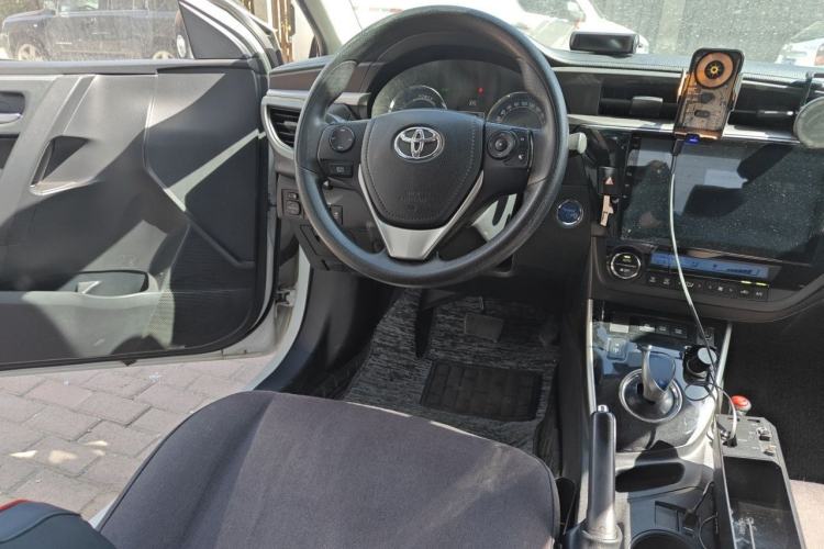 Used Toyota Levin 2016 Dual-Engine 1.8H GS E-CVT Elite Model with Sunroof Steering Wheel
