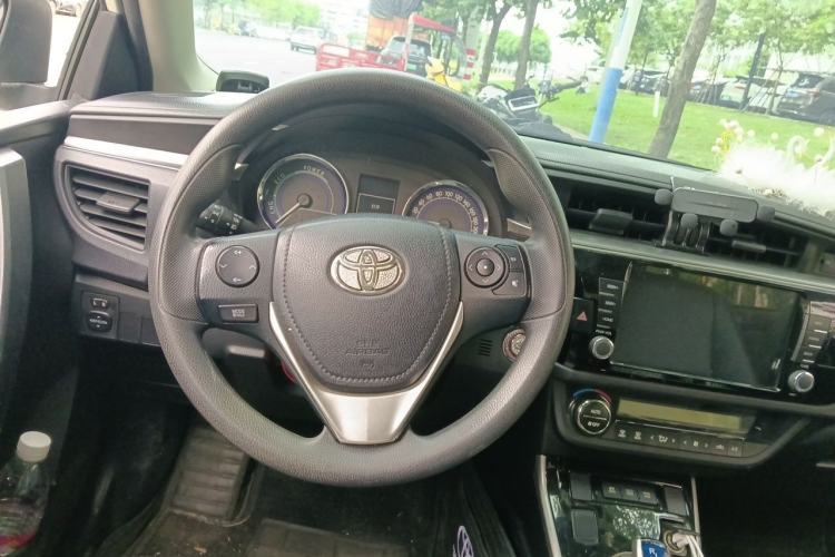 Used Toyota Levin 2016 Dual-Engine 1.8H GS E-CVT Elite Model with Sunroof Steering Wheel