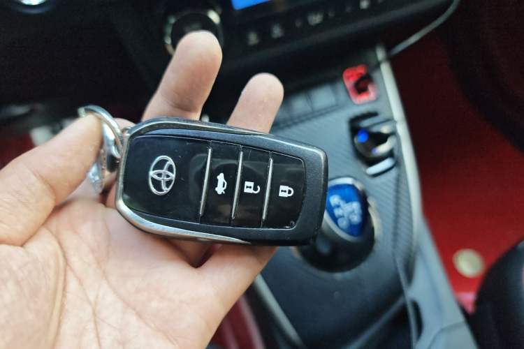 Used Toyota Levin 2016 Dual-Engine 1.8H GS E-CVT Elite Model with Sunroof Vehicle Key