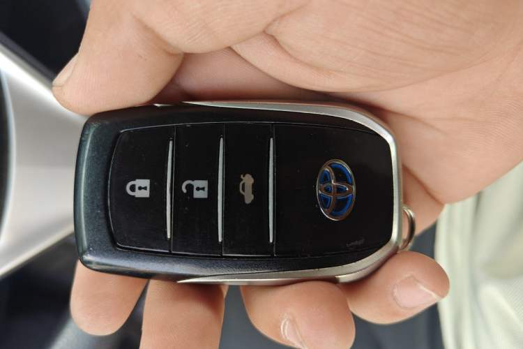 Used Toyota Levin 2016 Dual-Engine 1.8H GS E-CVT Elite Model with Sunroof Vehicle Key