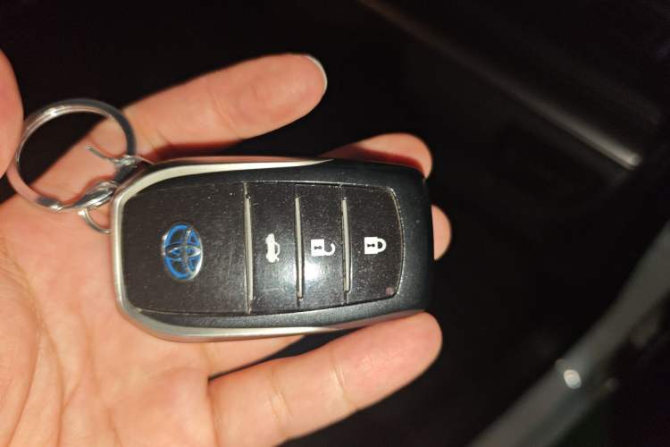 Used Toyota Levin 2016 Dual-Engine 1.8H GS E-CVT Elite Model with Sunroof Vehicle Key