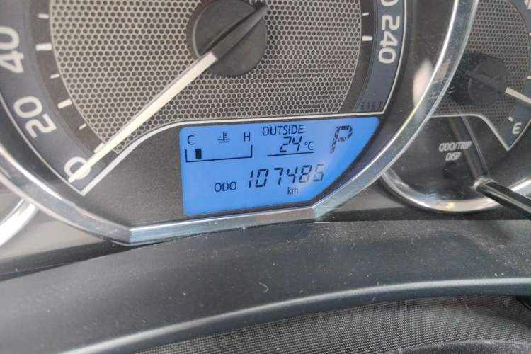 Used Toyota Levin 2016 1.6G CVT Elite Edition Odometer Close Up