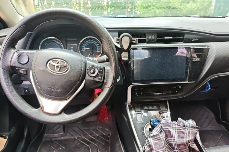 Used Toyota Levin 2017 Revised Dual-Engine 1.8H GS E-CVT Elite Sunroof Version China V Standard Center Console
