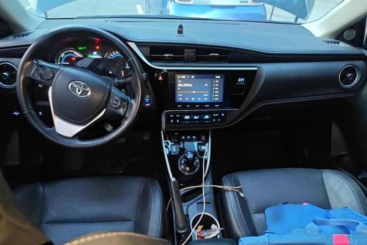 Used Toyota Levin 2017 Revised Dual-Engine 1.8H V E-CVT Luxury Edition China V Standard Center Console