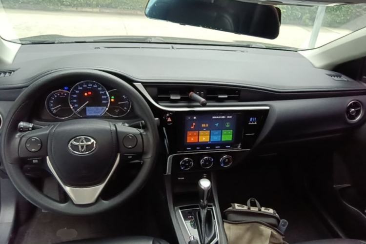 Used Toyota Levin 2017 Revised 185T CVT Elite Edition China V Standard Center Console