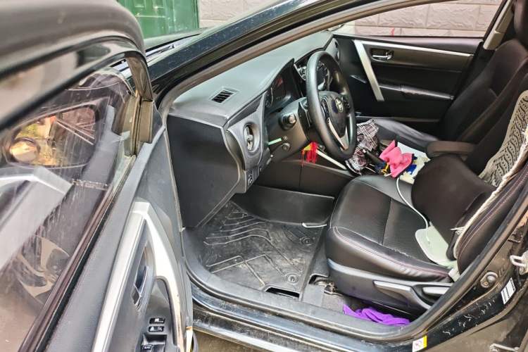 Used Toyota Levin 2017 Revised Dual-Engine 1.8H GS E-CVT Elite Sunroof Version China V Standard Driver Seat