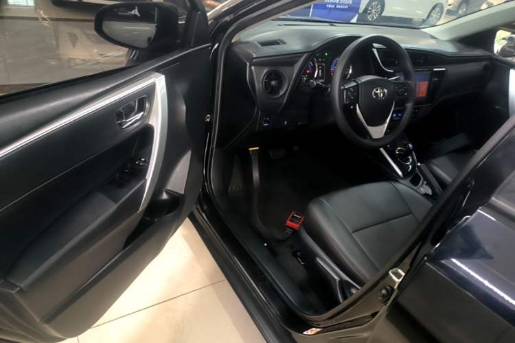 Used Toyota Levin 2017 Revised Dual-Engine 1.8H GS E-CVT Elite Sunroof Version China V Standard Driver Seat