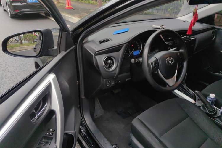Used Toyota Levin 2017 Revised 185T CVT Elite Edition China V Standard Driver Seat