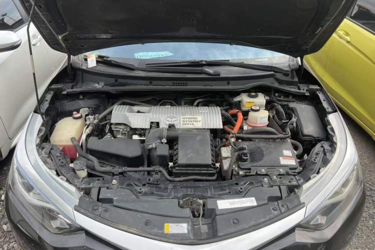 Used Toyota Levin 2017 Revised Dual-Engine 1.8H GS E-CVT Elite Sunroof Version China V Standard Engine Bay
