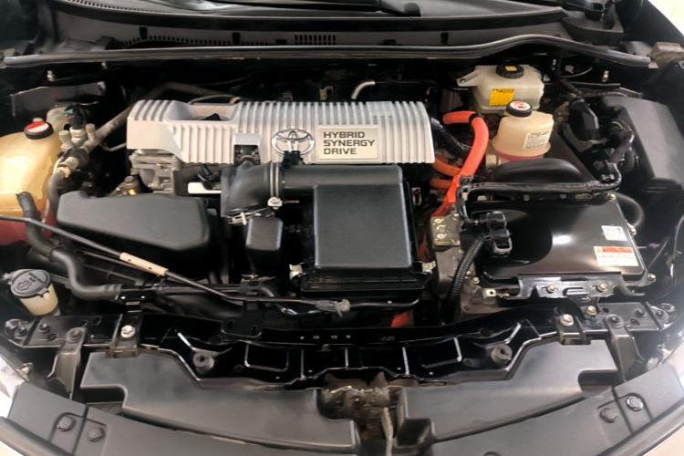 Used Toyota Levin 2017 Revised Dual-Engine 1.8H GS E-CVT Elite Sunroof Version China V Standard Engine Bay