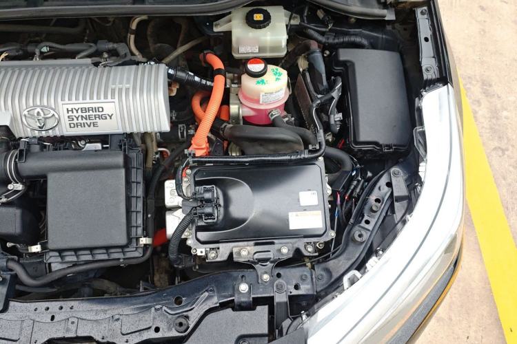 Used Toyota Levin 2017 Revised Dual-Engine 1.8H GS E-CVT Elite Sunroof Version China V Standard Engine Bay Left