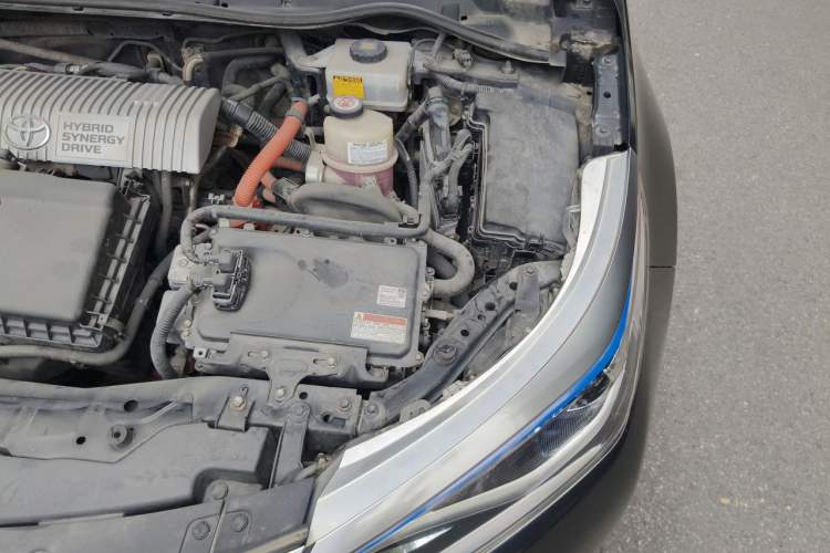 Used Toyota Levin 2017 Revised Dual-Engine 1.8H GS E-CVT Elite Sunroof Version China VI Standard Engine Bay Left