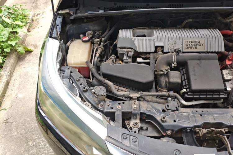 Used Toyota Levin 2017 Revised Dual-Engine 1.8H GS E-CVT Elite Sunroof Version China V Standard Engine Bay Right