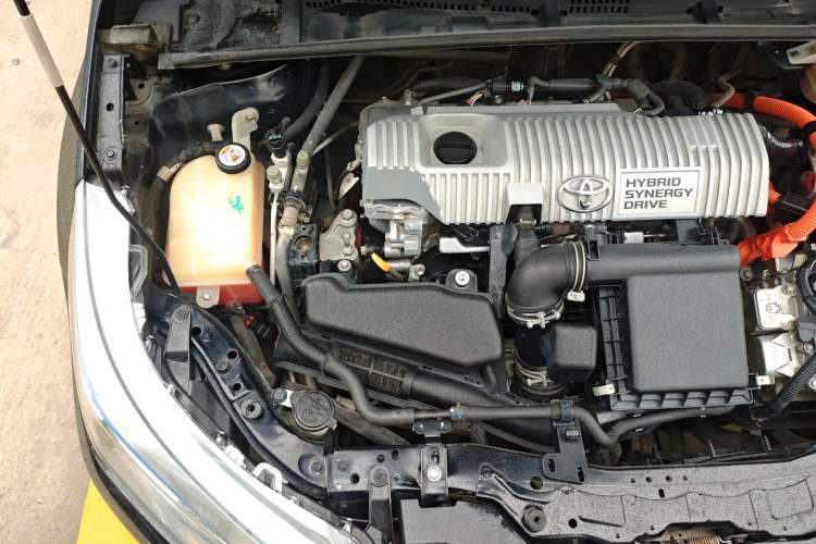 Used Toyota Levin 2017 Revised Dual-Engine 1.8H GS E-CVT Elite Sunroof Version China V Standard Engine Bay Right