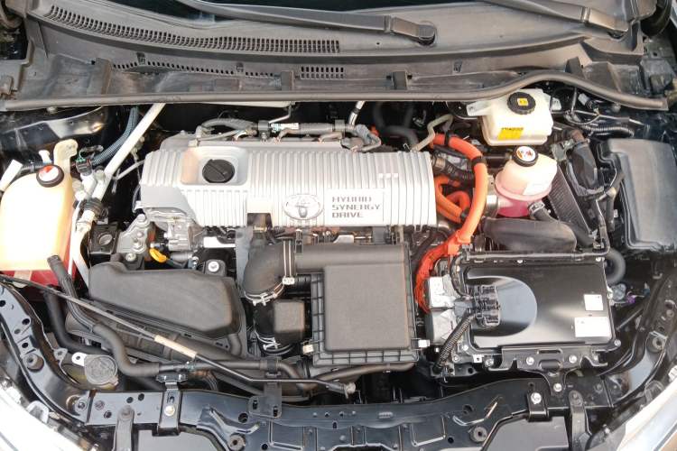 Used Toyota Levin 2017 Revised Dual-Engine 1.8H GS E-CVT Elite Sunroof Version China V Standard Engine Bay