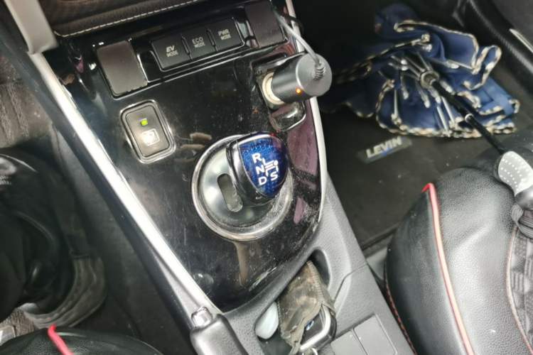 Used Toyota Levin 2017 Revised Dual-Engine 1.8H GS E-CVT Elite Sunroof Version China V Standard Gear Lever