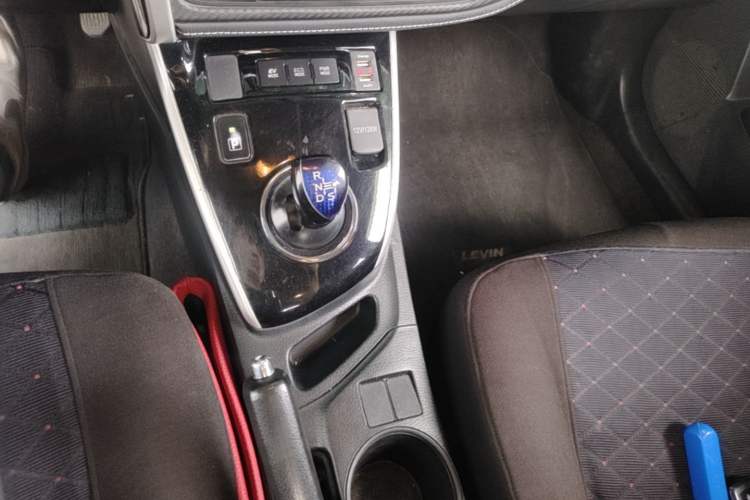 Used Toyota Levin 2017 Revised Dual-Engine 1.8H GS E-CVT Elite Sunroof Version China V Standard Gear Lever
