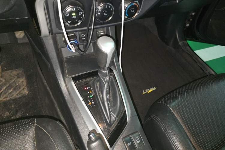Used Toyota Levin 2017 Revised Version 185T CVT Elite Edition China VI Standard Gear Lever
