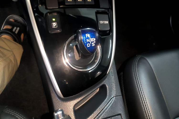 Used Toyota Levin 2017 Revised Dual-Engine 1.8H GS E-CVT Elite Sunroof Version China V Standard Gear Lever