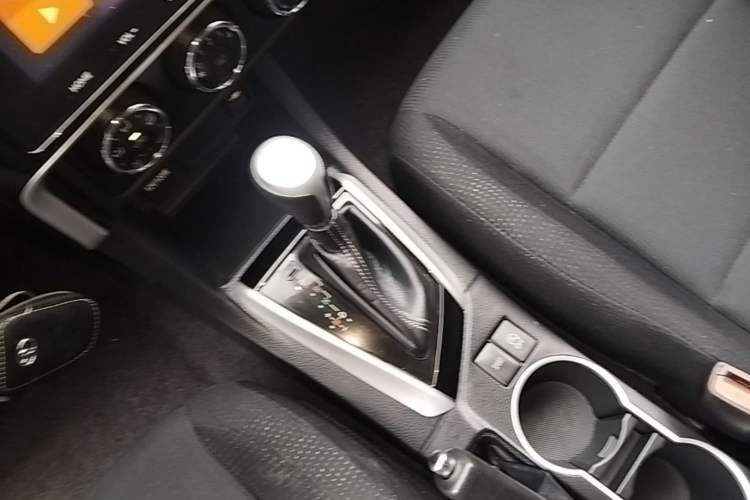 Used Toyota Levin 2017 Revised 185T CVT Elite Edition China V Standard Gear Lever