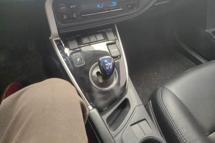 Used Toyota Levin 2017 Revised Dual-Engine 1.8H GS E-CVT Elite Sunroof Version China V Standard Gear Lever