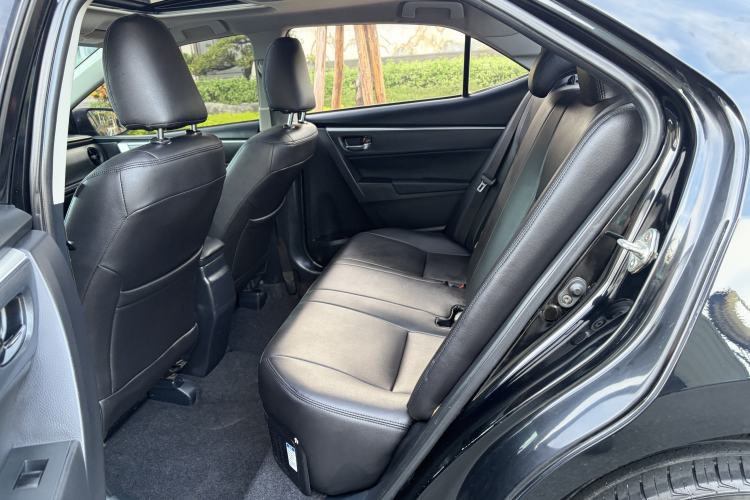 Used Toyota Levin 2017 Revised Dual-Engine 1.8H GS E-CVT Elite Sunroof Version China V Standard Interior 4