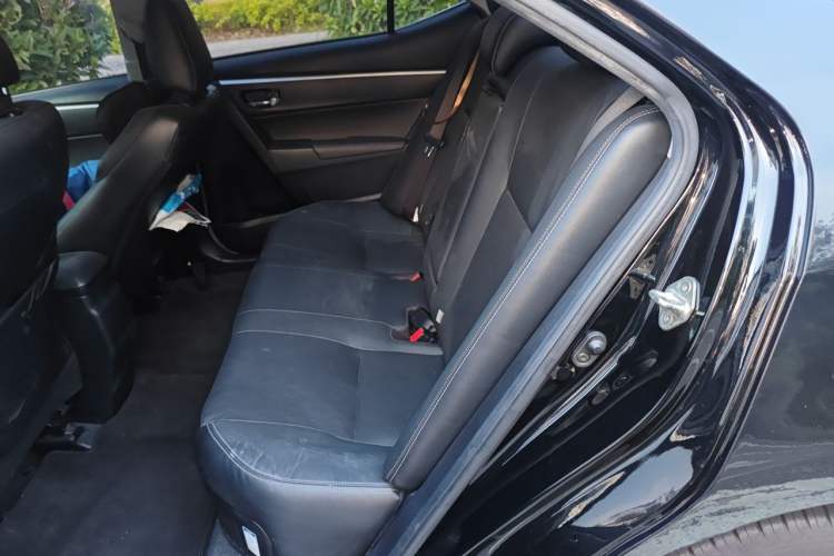 Used Toyota Levin 2017 Revised Dual-Engine 1.8H V E-CVT Luxury Edition China V Standard Left Rear Seat