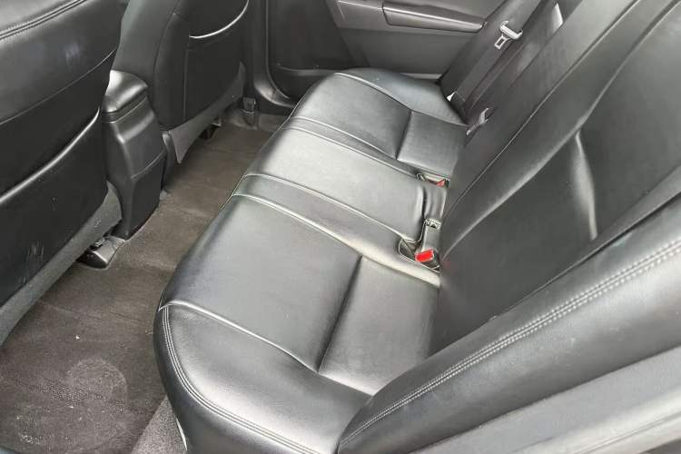 Used Toyota Levin 2017 Revised Dual-Engine 1.8H GS E-CVT Elite Sunroof Version China V Standard Left Rear Seat