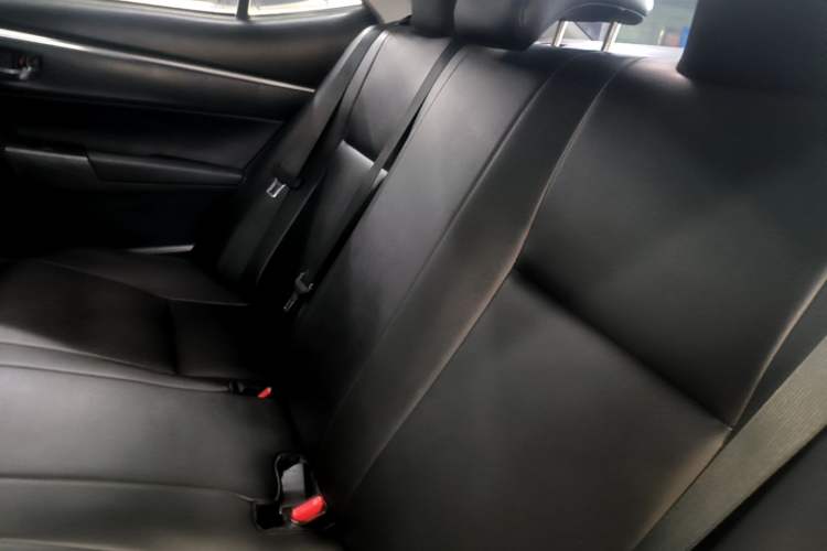 Used Toyota Levin 2017 Revised Dual-Engine 1.8H GS E-CVT Elite Sunroof Version China V Standard Left Rear Seat