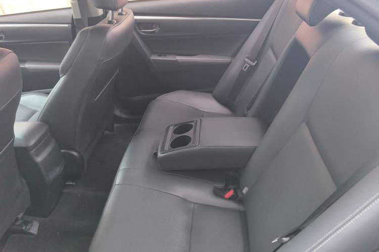 Used Toyota Levin 2017 Revised Dual-Engine 1.8H GS-L E-CVT Leading Edition China V Standard Left Rear Seat