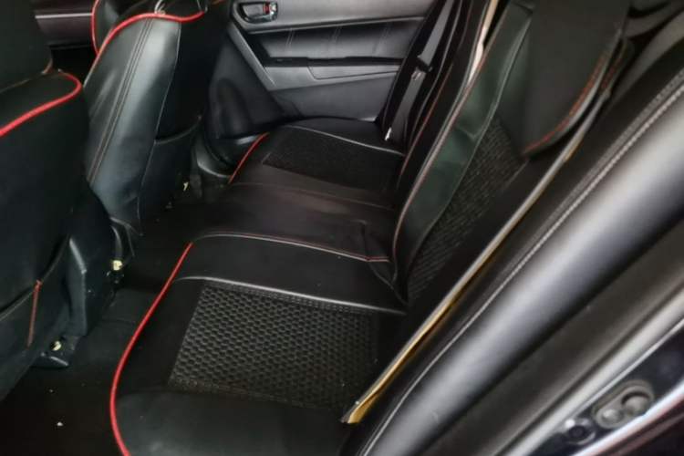 Used Toyota Levin 2017 Revised Dual-Engine 1.8H GS E-CVT Elite Sunroof Version China V Standard Left Rear Seat