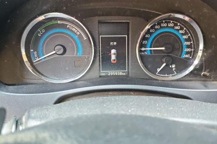 Used Toyota Levin 2017 Revised Dual-Engine 1.8H GS E-CVT Elite Sunroof Version China V Standard Odometer Close Up
