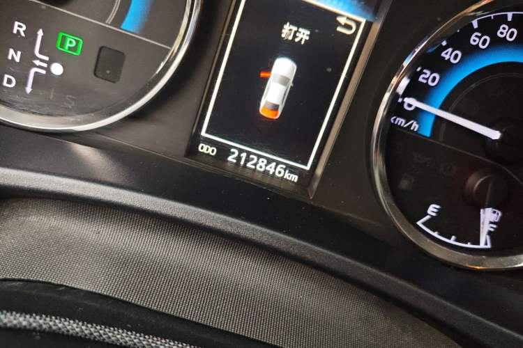 Used Toyota Levin 2017 Revised Dual-Engine 1.8H GS E-CVT Elite Sunroof Version China V Standard Odometer Close Up