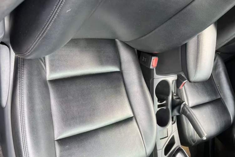 Used Toyota Levin 2017 Revised Dual-Engine 1.8H GS E-CVT Elite Sunroof Version China V Standard Right Front Seat