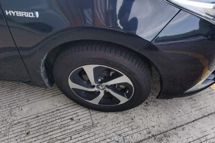 Used Toyota Levin 2017 Revised Dual-Engine 1.8H GS E-CVT Elite Sunroof Version China V Standard Right Front Wheel Hub
