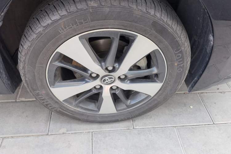 Used Toyota Levin 2017 Revised Dual-Engine 1.8H GS-L E-CVT Leading Edition China V Standard Right Front Wheel Hub