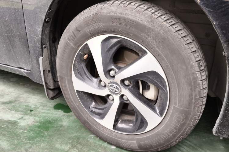 Used Toyota Levin 2017 Revised Dual-Engine 1.8H GS E-CVT Elite Sunroof Version China V Standard Right Front Wheel Hub
