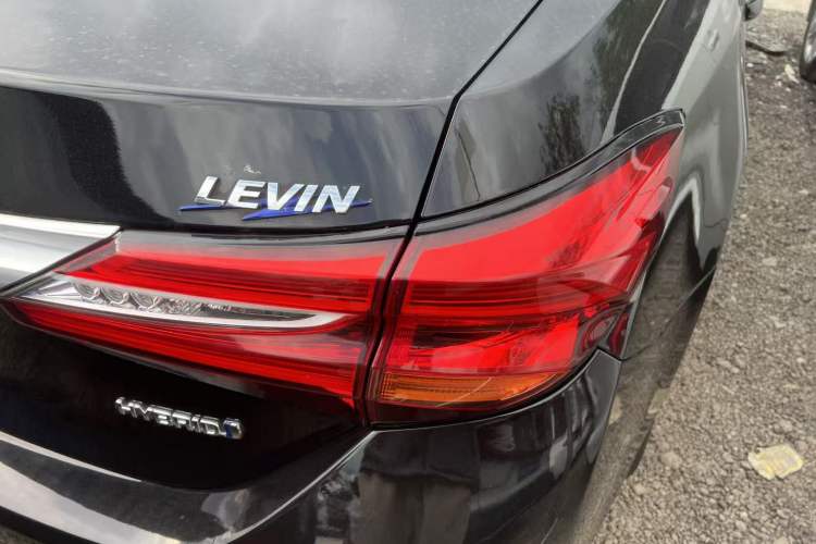 Used Toyota Levin 2017 Revised Dual-Engine 1.8H GS E-CVT Elite Sunroof Version China V Standard Right Rear Taillight
