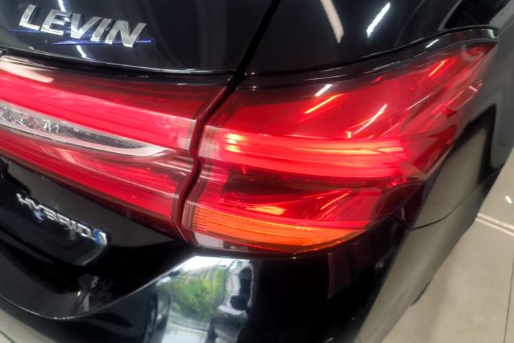 Used Toyota Levin 2017 Revised Dual-Engine 1.8H GS E-CVT Elite Sunroof Version China V Standard Right Rear Taillight
