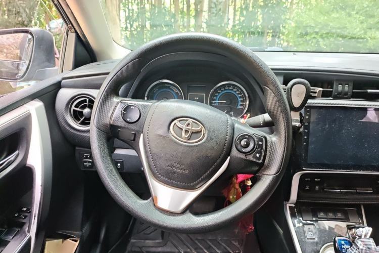 Used Toyota Levin 2017 Revised Dual-Engine 1.8H GS E-CVT Elite Sunroof Version China V Standard Steering Wheel