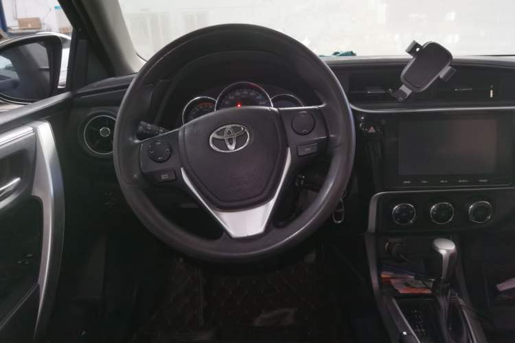 Used Toyota Levin 2017 Revised 185T CVT Elite Edition China V Standard Steering Wheel