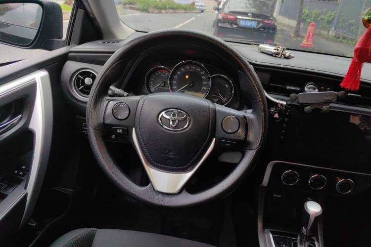 Used Toyota Levin 2017 Revised 185T CVT Elite Edition China V Standard Steering Wheel