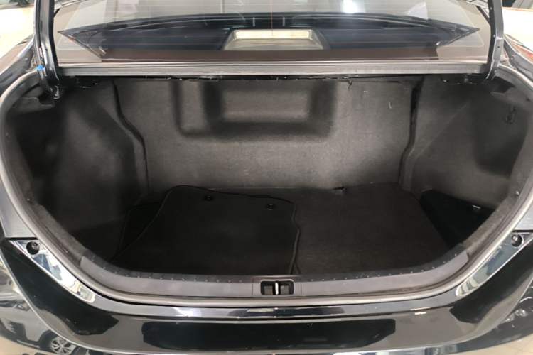 Used Toyota Levin 2017 Revised Dual-Engine 1.8H GS E-CVT Elite Sunroof Version China V Standard Trunk