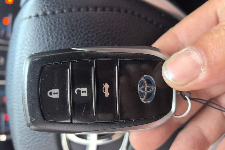 Used Toyota Levin 2017 Revised Dual-Engine 1.8H GS-L E-CVT Leading Edition China V Standard Vehicle Key