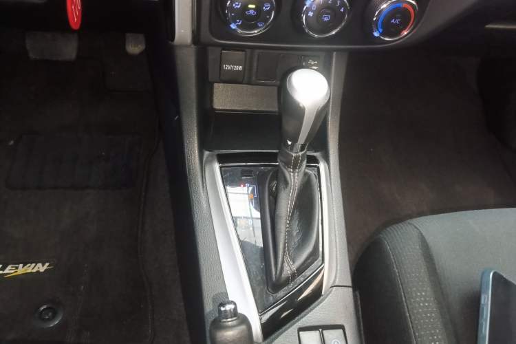Used Toyota Levin 2017 Revised Version 185T CVT Elite Edition China VI Standard Gear Lever