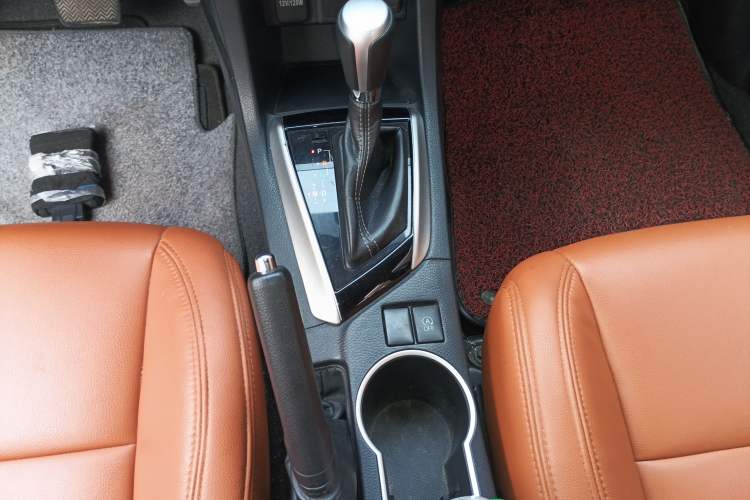 Used Toyota Levin 2017 Revised Version 185T CVT Elite Edition China VI Standard Gear Lever