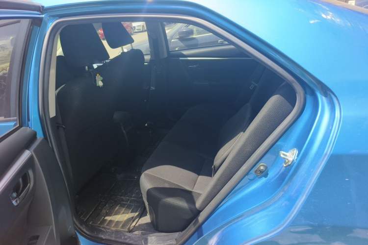 Used Toyota Levin 2017 Revised Dual-Engine 1.8H GS E-CVT Elite Sunroof Version China V Standard Left Rear Seat