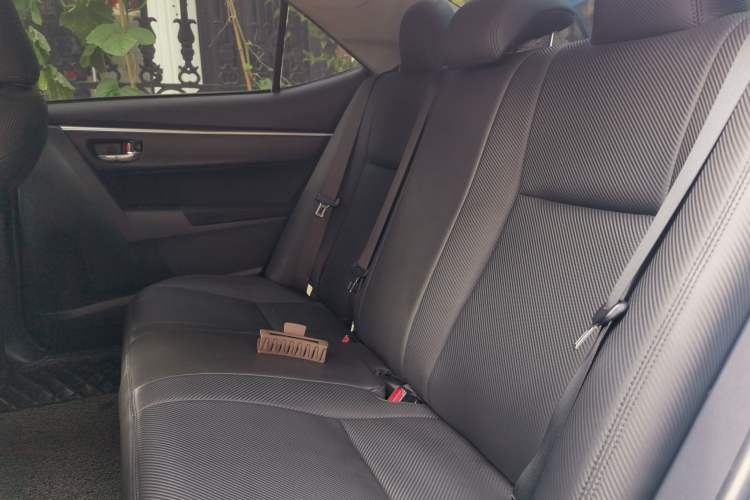 Used Toyota Levin 2017 Revised Dual-Engine 1.8H GS E-CVT Elite Sunroof Version China V Standard Left Rear Seat