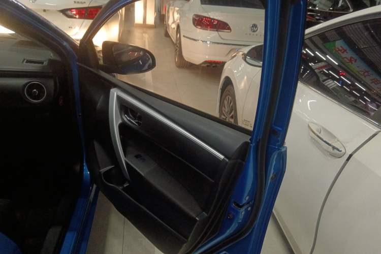 Used Toyota Levin 2017 Revised 185T CVT Elite Edition China V Standard Right Front Door Interior
