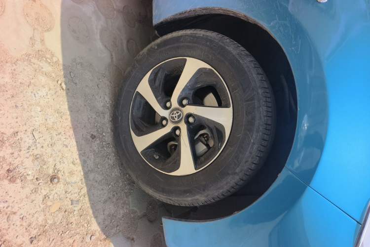 Used Toyota Levin 2017 Revised Dual-Engine 1.8H GS E-CVT Elite Sunroof Version China V Standard Right Front Wheel Hub